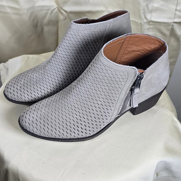 Lucky Brand Bohemian Cabincore Beige Suede Perforated Ankle Booties 8.5M - Picture 4 of 13